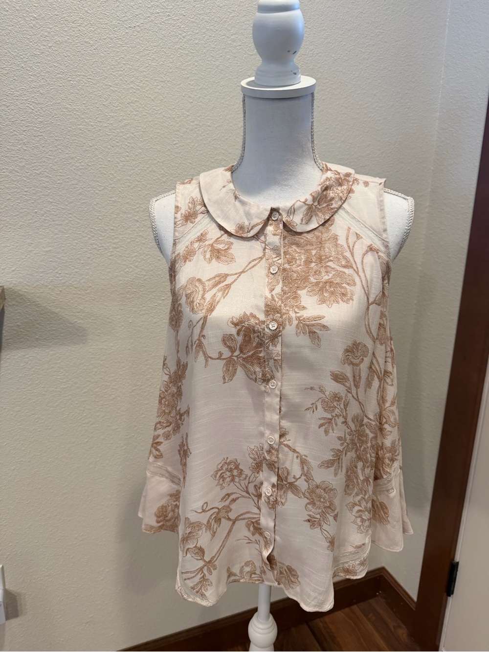 LC Lauren Conrad Cream Floral Sleeveless Button-Front Top